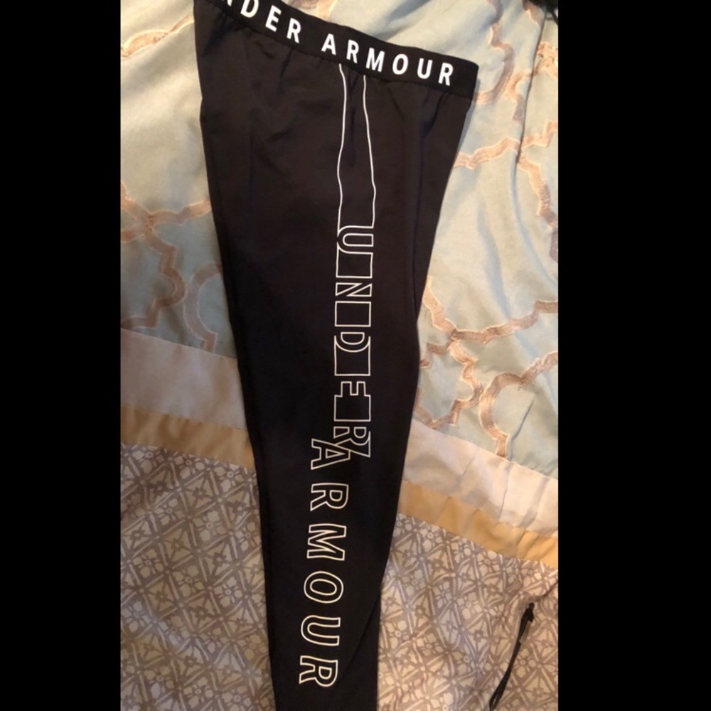 Never been worn Under Armour tights size L .